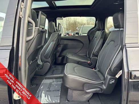 New 2026 Chrysler Pacifica Limited w/ Uconnect Theater Family Group image 6