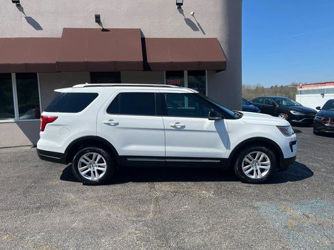 Used 2018 Ford Explorer XLT w/ Equipment Group 201A image 5