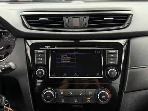 Used 2019 Nissan Rogue S image 27