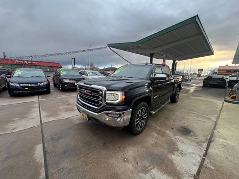 Used 2017 GMC Sierra 1500 SLE w/ SLE Value Package AWD/4WD image 3