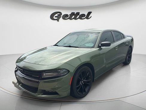 Used 2018 Dodge Charger SXT Plus w/ Blacktop Package RWD image 4