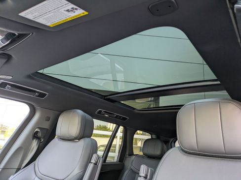 Used 2025 Land Rover Range Rover Long Wheelbase SE image 23