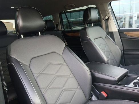 Used 2024 Volkswagen Atlas SE w/ Black Wheel Package image 19