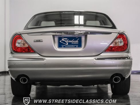 Used 2004 Jaguar XJ8 image 33