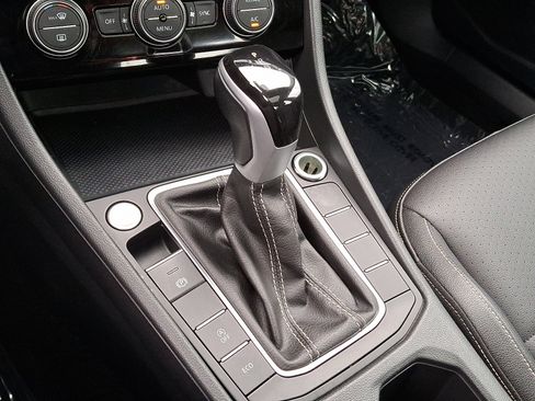 Used 2024 Volkswagen Jetta SE image 18