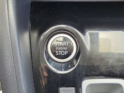Used 2024 Nissan Versa SR FWD image 33