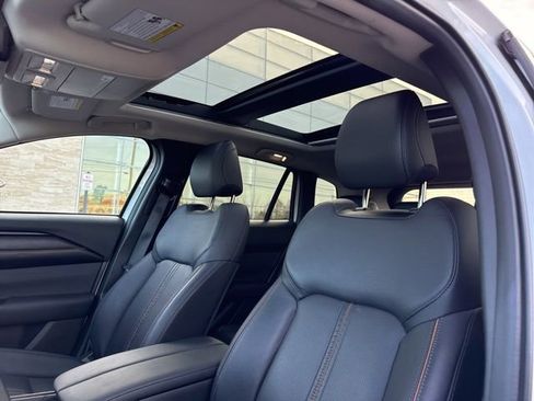 Used 2025 MAZDA CX-50 AWD 2.5 S w/ Premium Plus Pkg image 2