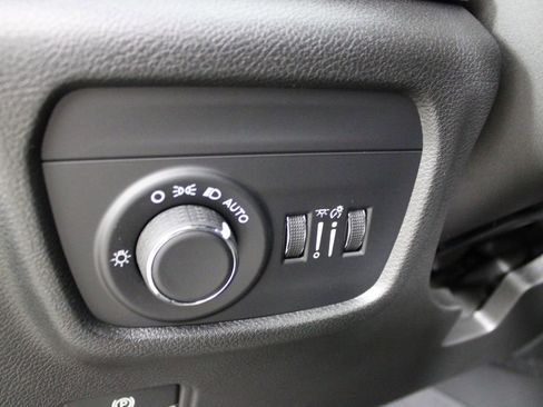 New 2025 Jeep Grand Cherokee L Laredo image 19