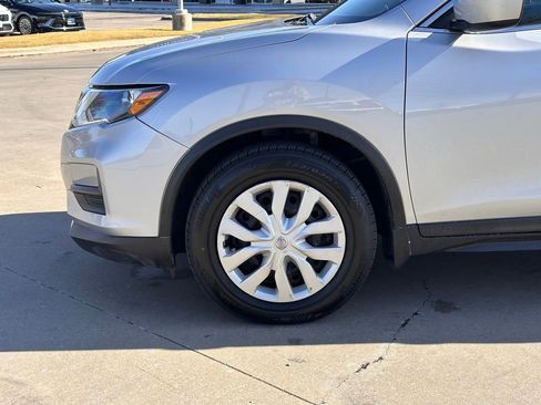 Used 2020 Nissan Rogue S image 12