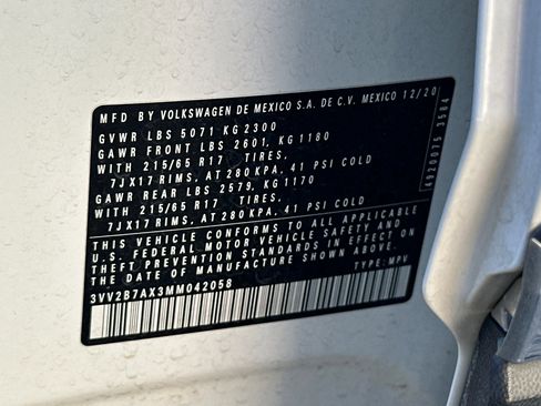 Used 2021 Volkswagen Tiguan SE w/ Panoramic Sunroof Package image 29