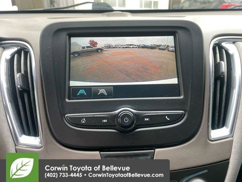 Used 2017 Chevrolet Malibu LT image 18