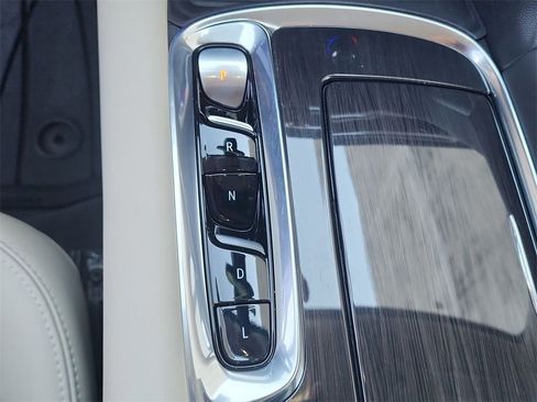 Used 2023 Buick Enclave Essence w/ Sound and Sites Package image 17