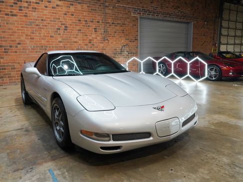 Used 2001 Chevrolet Corvette Z06 w/ Memory Pkg RWD image 4