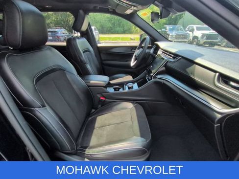Used 2023 Jeep Grand Cherokee Altitude AWD/4WD image 28