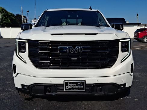Used 2024 GMC Sierra 1500 Elevation w/ Elevation Premium Package AWD/4WD image 2