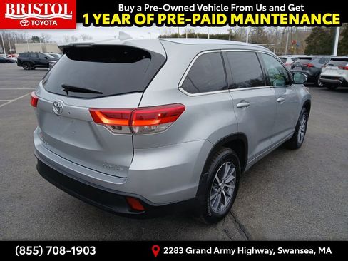Used 2017 Toyota Highlander XLE w/ Carpet Mat Package image 9