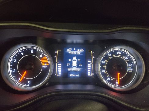 Used 2020 Jeep Cherokee Latitude Plus w/ Cold Weather Group image 23