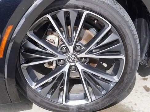 Used 2023 Toyota Prius XLE image 6