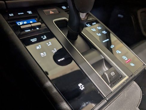 Used 2023 Porsche Macan image 40