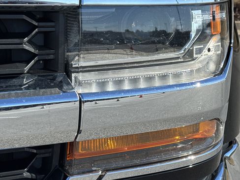 Used 2018 Chevrolet Silverado 1500 LT w/ All Star Edition image 6