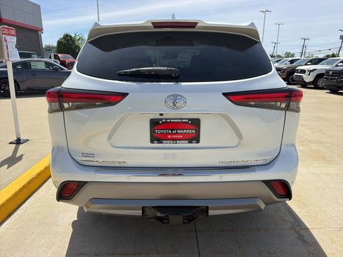 Used 2022 Toyota Highlander Platinum AWD/4WD image 6