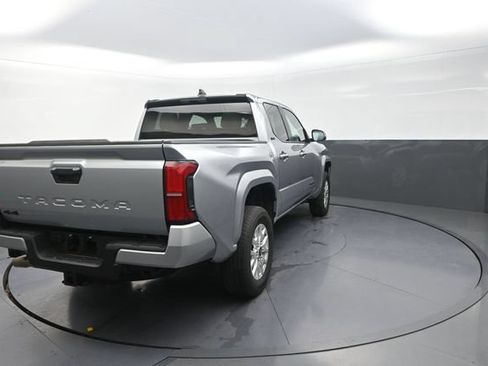 Used 2025 Toyota Tacoma SR5 AWD/4WD image 13