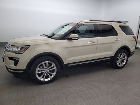 Used 2018 Ford Explorer Limited w/ Equipment Group 301A AWD/4WD image 2