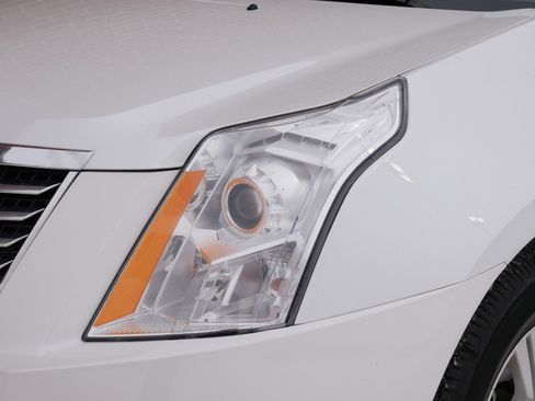 Used 2013 Cadillac SRX Luxury image 5