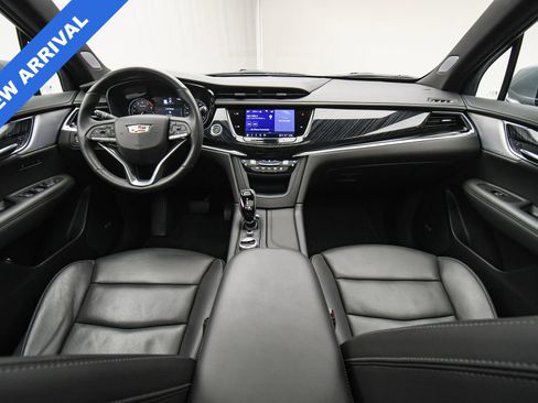Used 2025 Cadillac XT6 Premium Luxury image 15