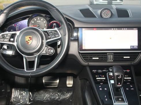Used 2021 Porsche Cayenne GTS w/ Premium Package image 6