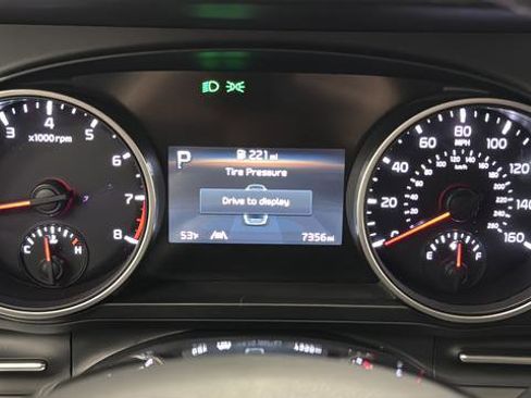 Used 2024 Kia Carnival LX image 16