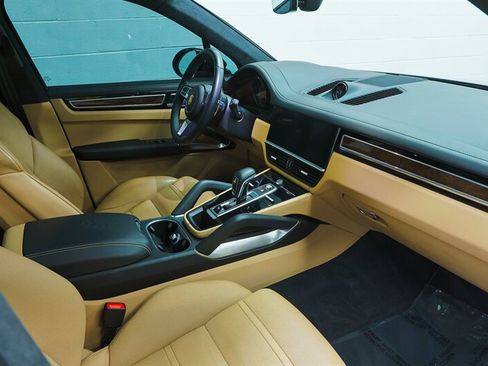 Used 2020 Porsche Cayenne Turbo AWD/4WD image 97