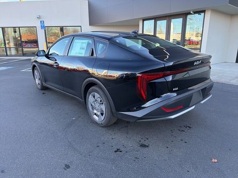 New 2025 Kia K4 LX image 8