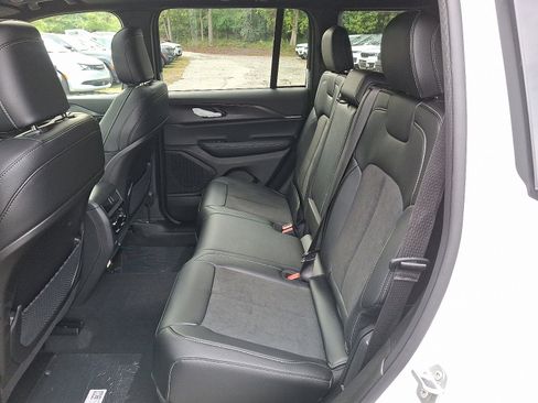 New 2025 Jeep Grand Cherokee Altitude image 6