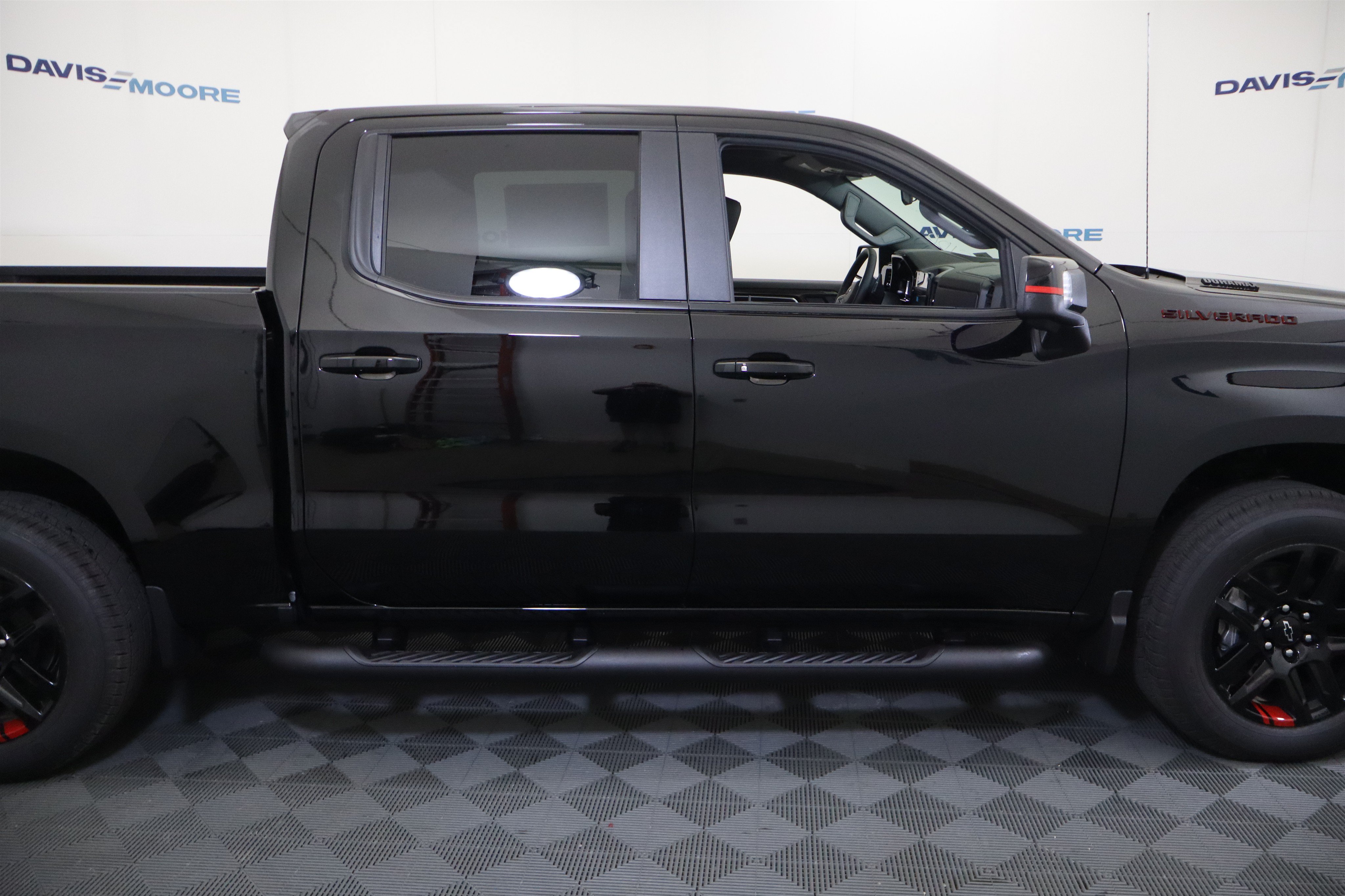 New 2026 Chevrolet Silverado 1500 RST w/ Redline Edition AWD/4WD image 5
