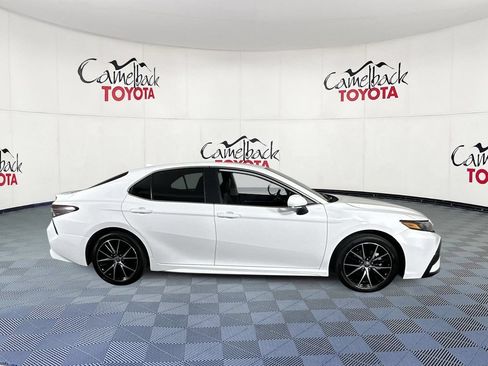 Used 2024 Toyota Camry SE FWD image 9