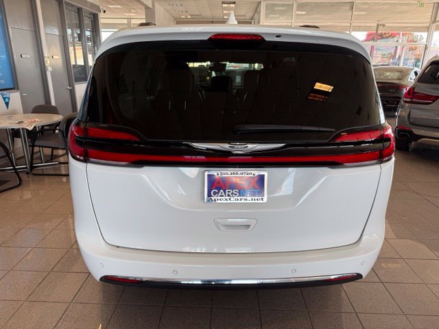 Used 2022 Chrysler Pacifica Touring-L w/ Uconnect Theater Family Group FWD image 5