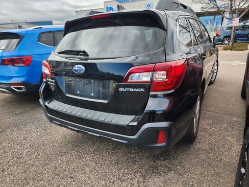 Used 2019 Subaru Outback 2.5i Premium image 6