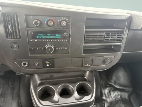 Used 2017 Chevrolet Express 3500 RWD image 15