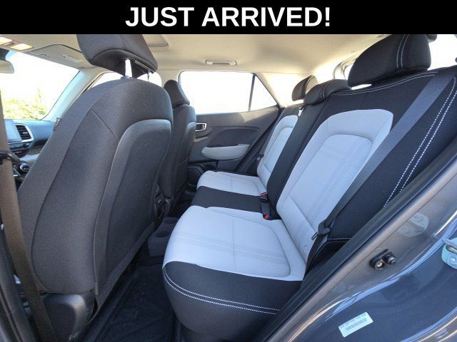 Certified 2025 Hyundai Venue SEL FWD image 8