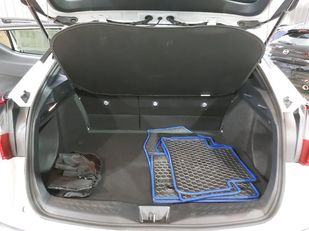 Used 2022 Toyota C-HR XLE FWD image 12