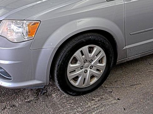 Used 2017 Dodge Grand Caravan SE w/ Power Window Group FWD image 11
