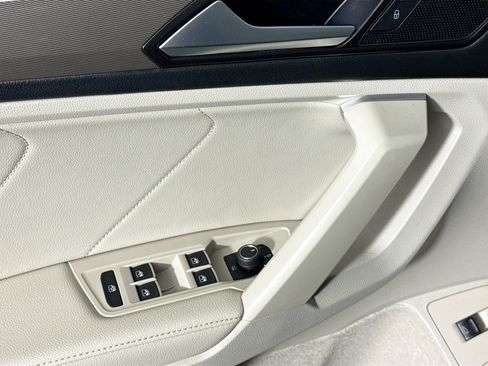 Used 2024 Volkswagen Tiguan SE R-Line image 17