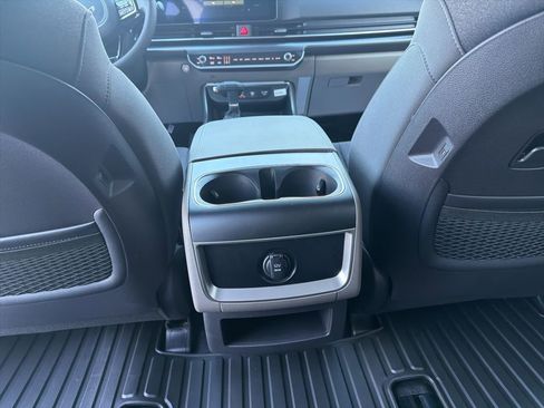 New 2026 Kia Carnival LX FWD image 21