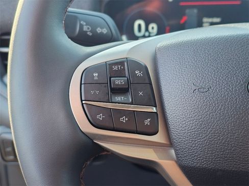 Used 2025 Ford Explorer Active image 38
