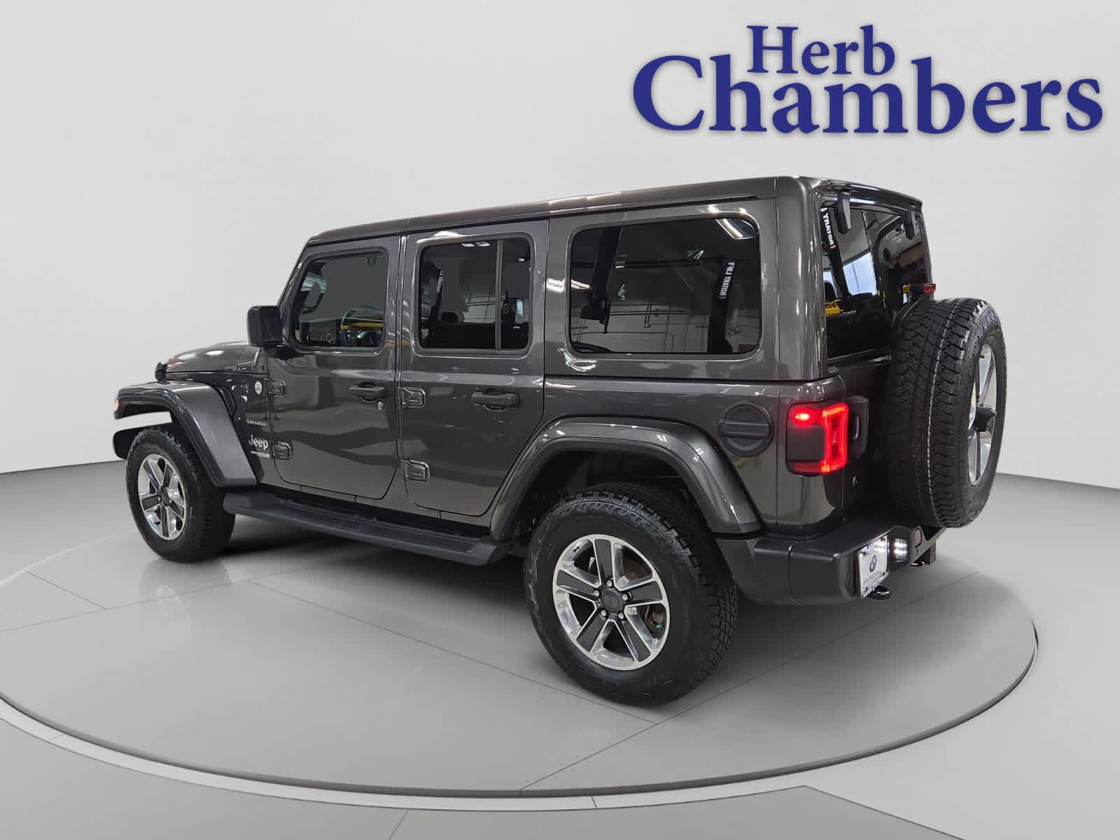 Used 2019 Jeep Wrangler Unlimited Sahara AWD/4WD image 3