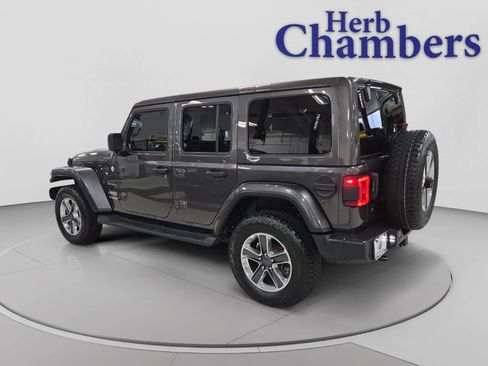 Used 2019 Jeep Wrangler Unlimited Sahara AWD/4WD image 3