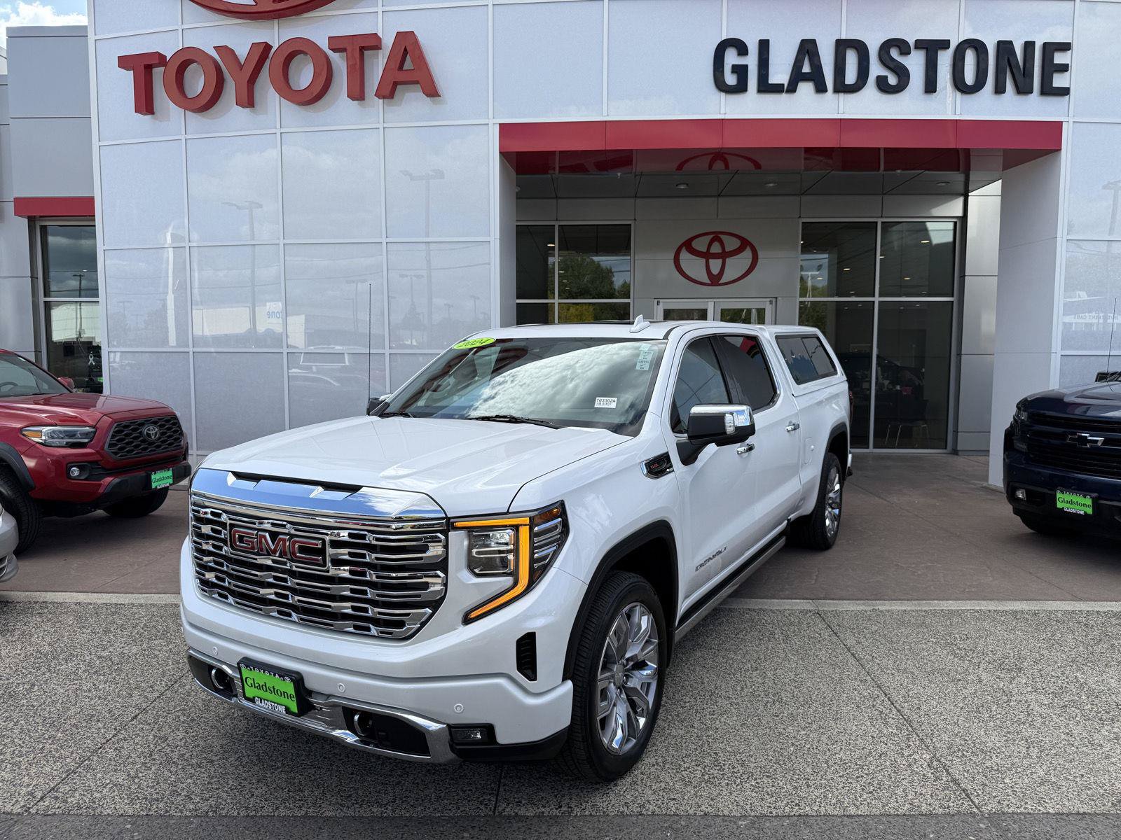 Used 2024 GMC Sierra 1500 Denali AWD/4WD image 1
