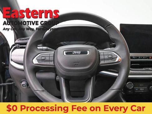 Used 2024 Jeep Compass Latitude AWD/4WD image 10