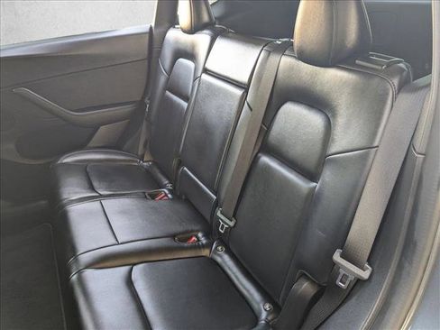 Used 2022 Tesla Model Y Long Range image 21